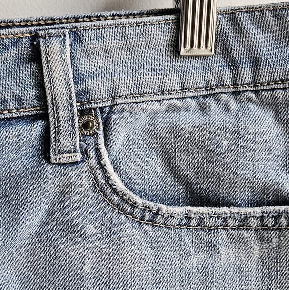 American Eagle Distressed Jean Shorts in Women's Size 8 - Picture 11 of 16